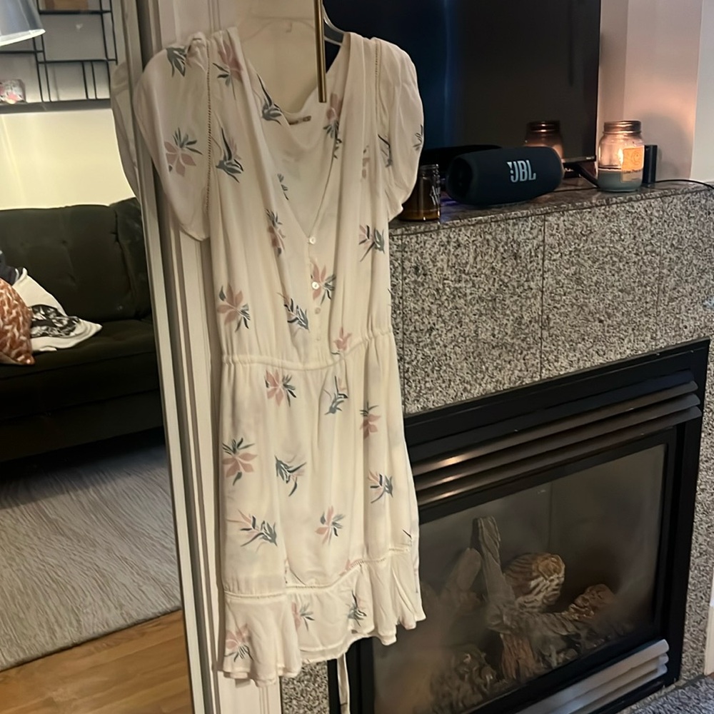 Beautiful, well made, high quality Faherty dress in cream